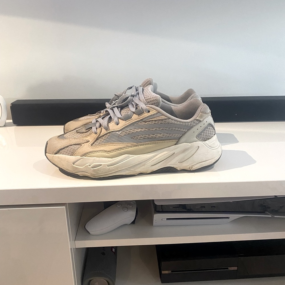Yeezy 700 V2 Cream